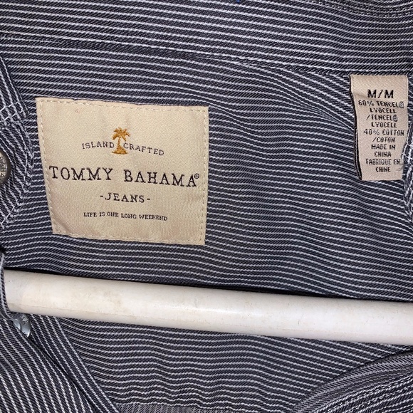 Size M Tommy Bahama Button Down Shirt - Picture 3 of 4